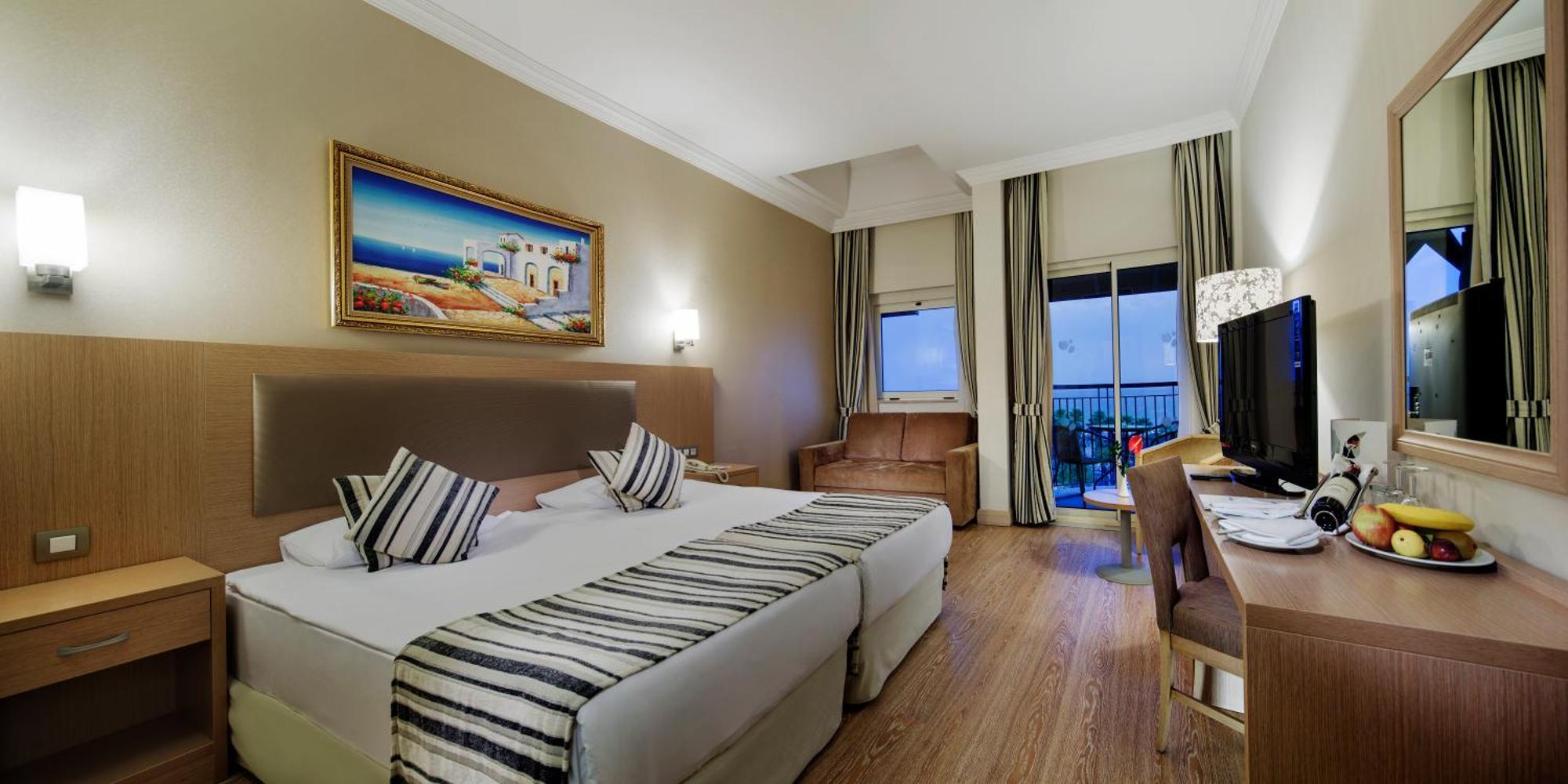 Standard Doppelzimmer mit seitlichem Meerblick