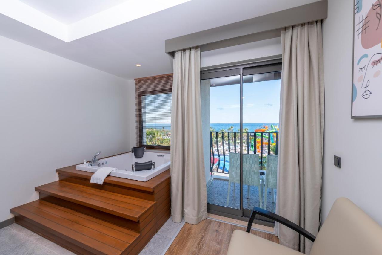 Deluxe Double Room Sea View,1247666392:JPEG